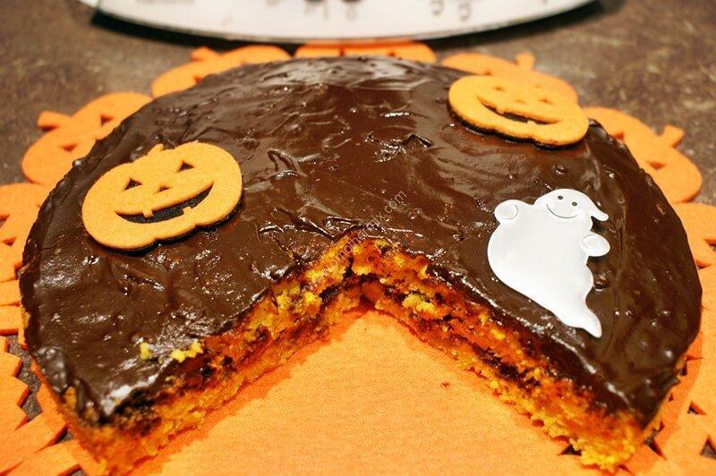 Large picture of carrot cake with chocolate for halloween magimix