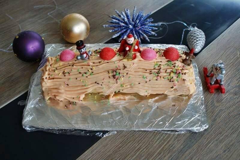 Large picture of christmas log with strawberry tagada magimix