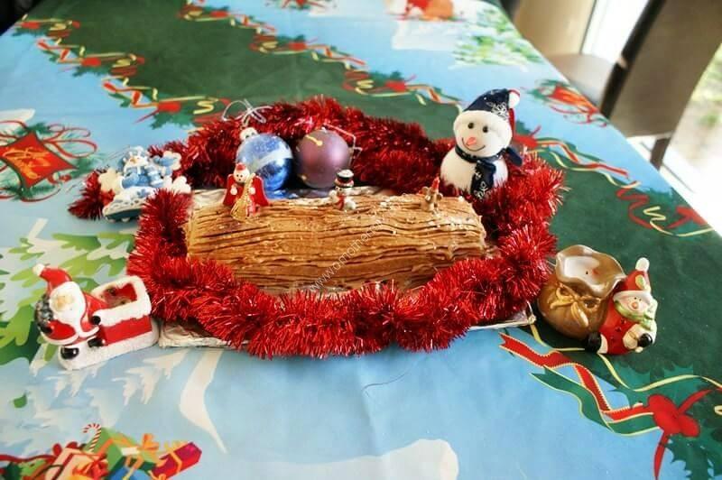 Large picture of christmas yule log with chocolate butter cream magimix