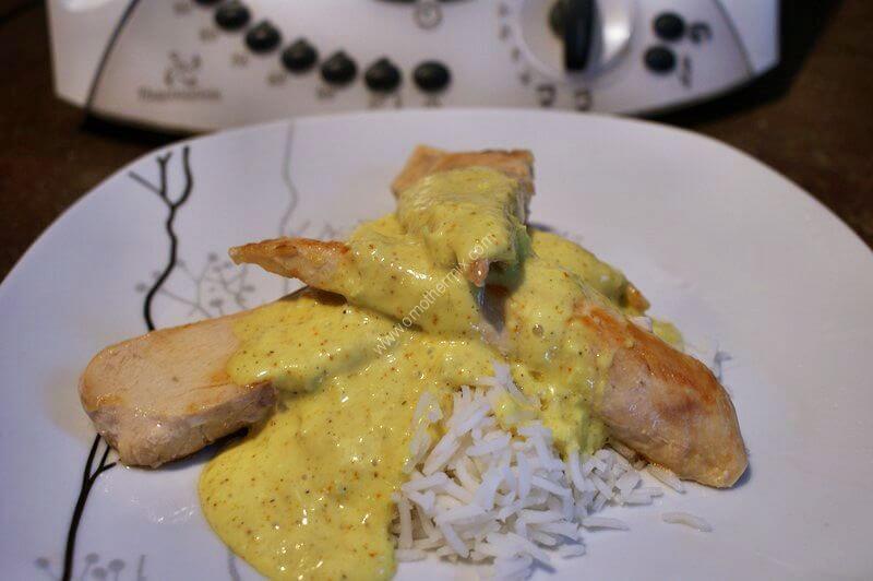 Large picture of chicken filet, curry sauce and rice thermomix