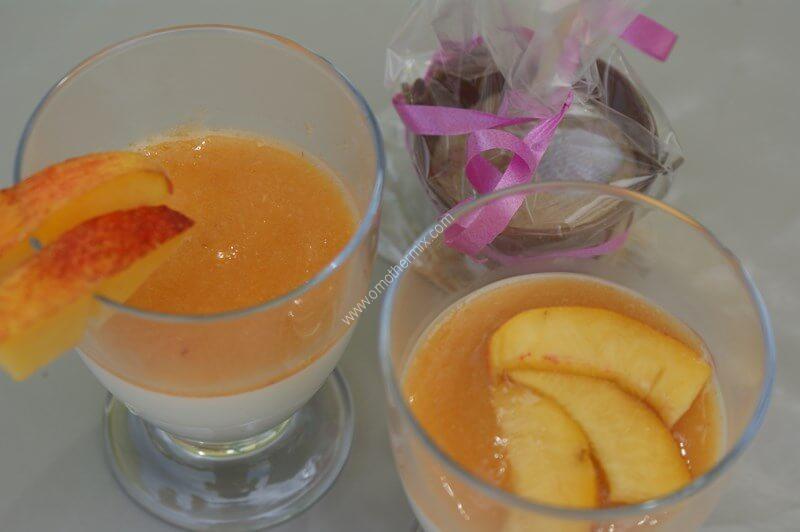 Large picture of panna cotta with peach and nectarine thermomix