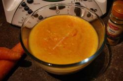 Image moyenne une purée pommes de terre, carottes et curry thermomix