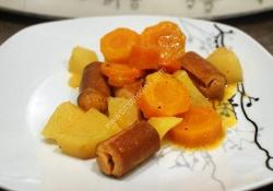 Saucisses, pommes de terre, carottes façon rougail thermomix