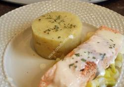 Pavé de saumon à la crème sur lit de poireau magimix
