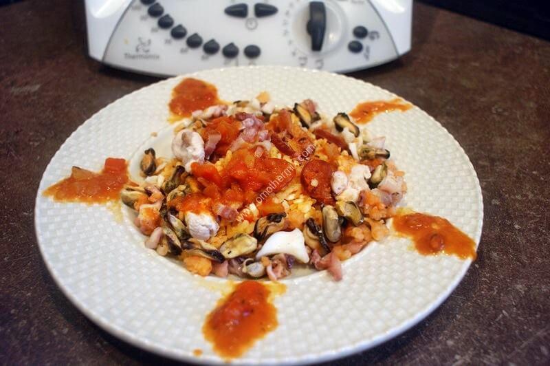 Image grande une paella aux fruits de mer thermomix