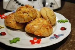 Pain au lait à la fleur d'oranger et aux sucre perlés thermomix