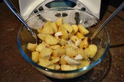 Image moyenne une salade de pommes de terre et sa vinaigrette balsamique thermomix