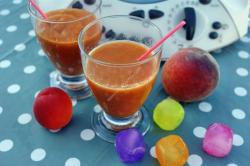 Image moyenne un smoothie abricot pêche thermomix